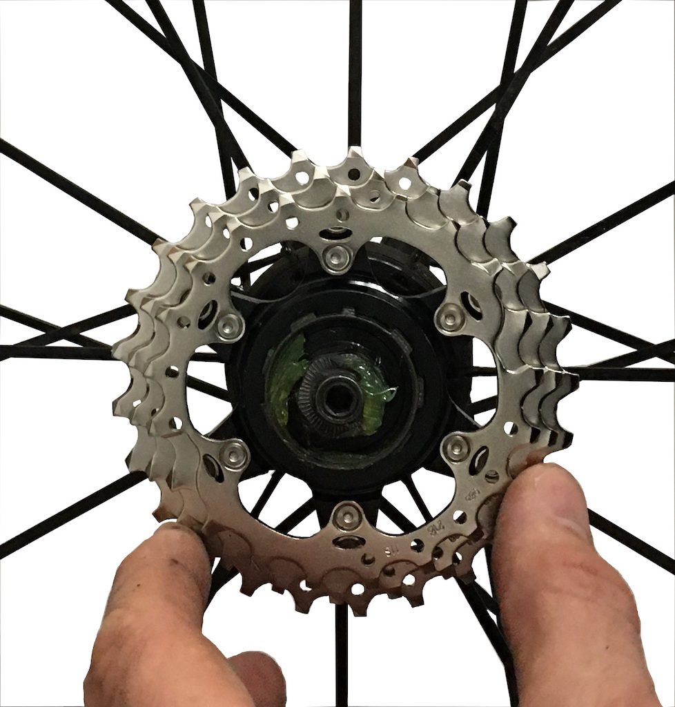 How to disassemble and mount a cassette?