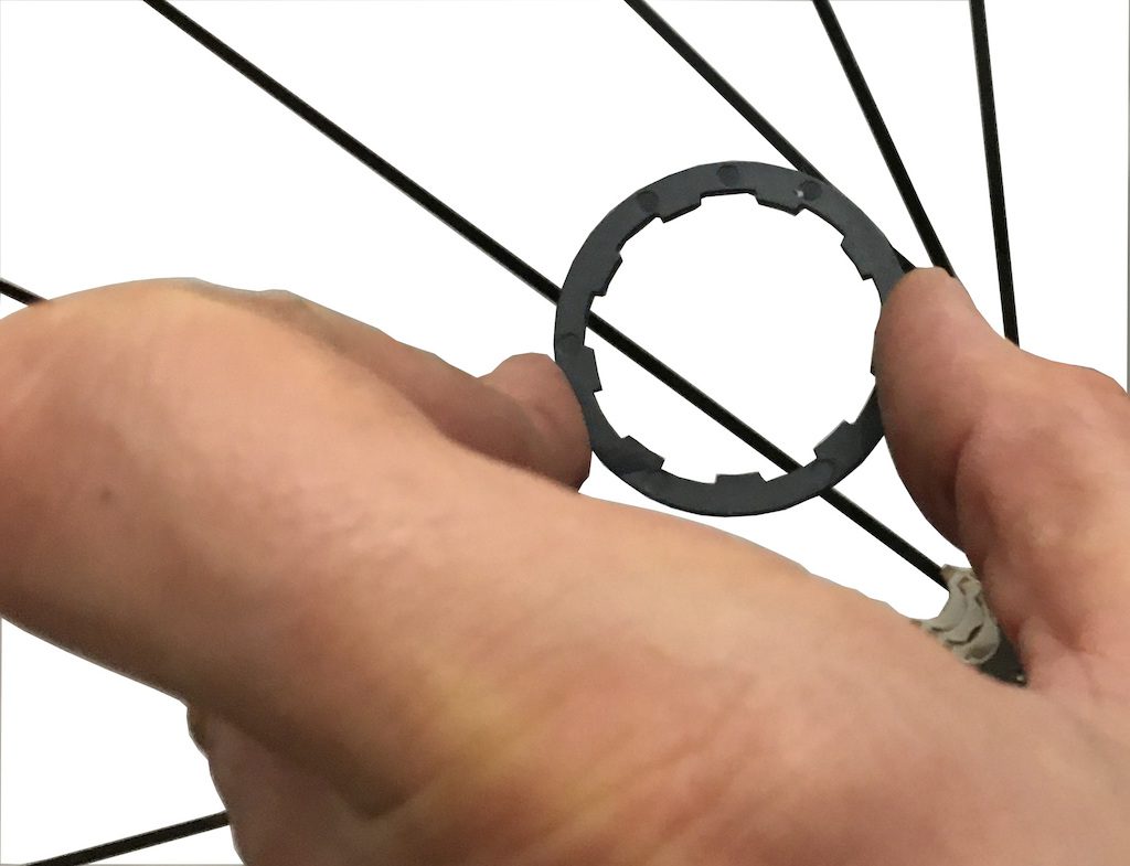 How to disassemble and mount a cassette?