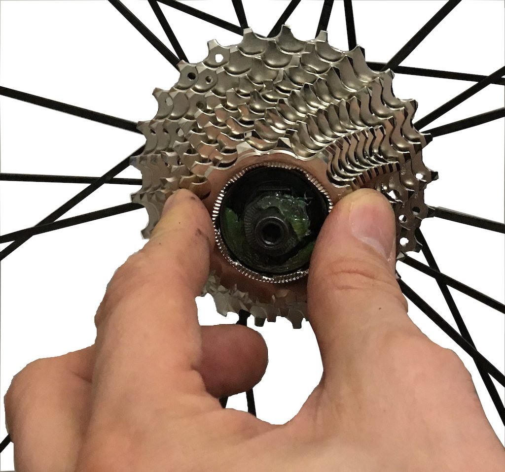 How to disassemble and mount a cassette?
