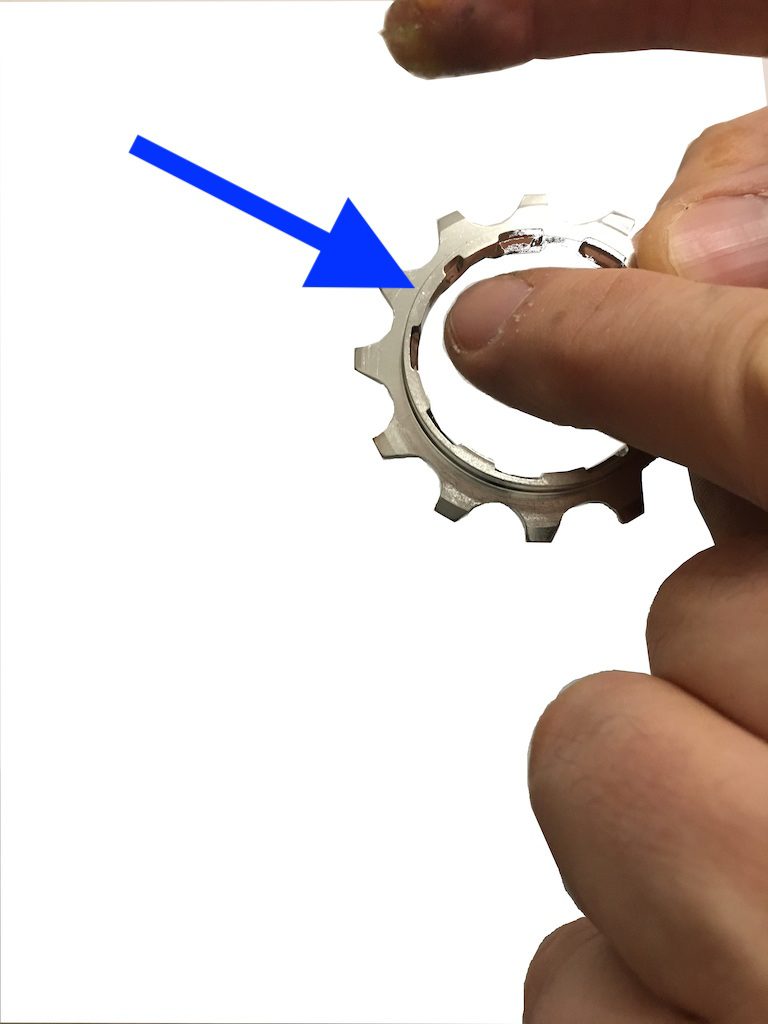 How to disassemble and mount a cassette?